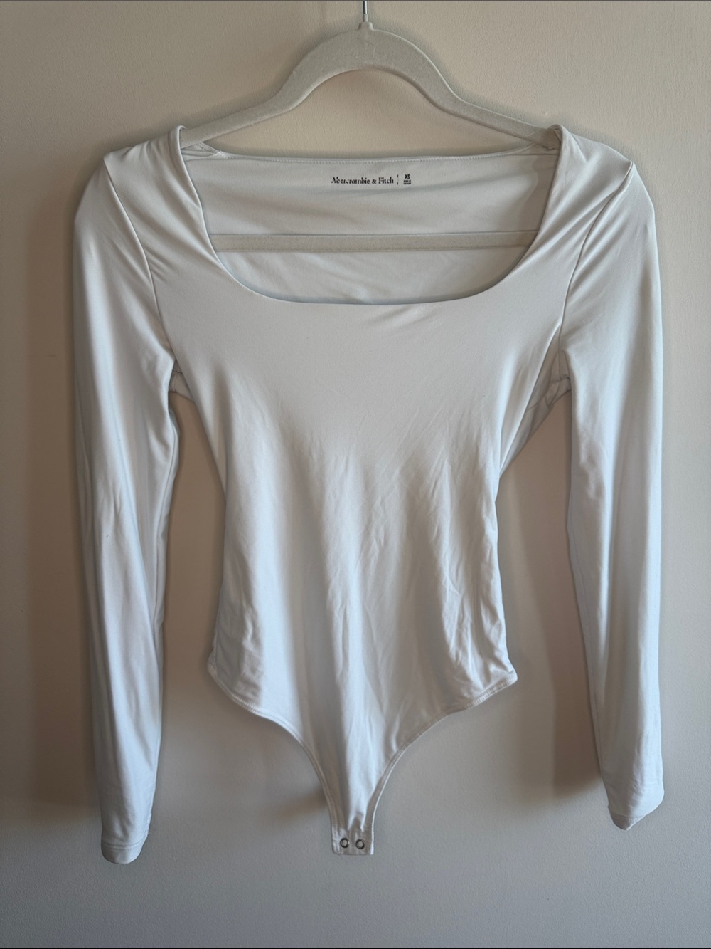 Abercrombie & Fitch White Long-Sleeve Scoop Bodysuit